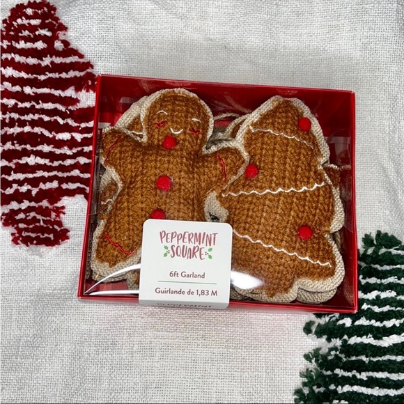 Gingerbread Garland - Picture 1 of 2